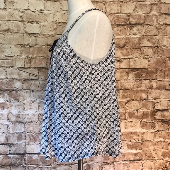 Like new Lucky Brand top - Picture 5 of 8